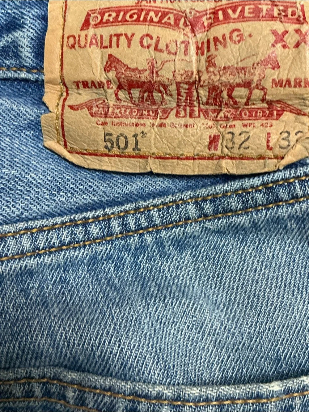 Y2K Levi’s 501 button fly medium wash 100% cotton straight leg jeans 31 x 30